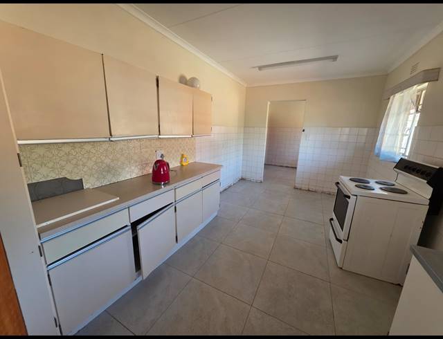 4 BEDROOM HOUSE TO LET IN VAALPARK